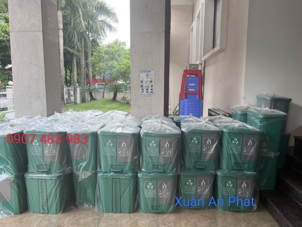 hinh thung rac 2 ngan 40L giao khach