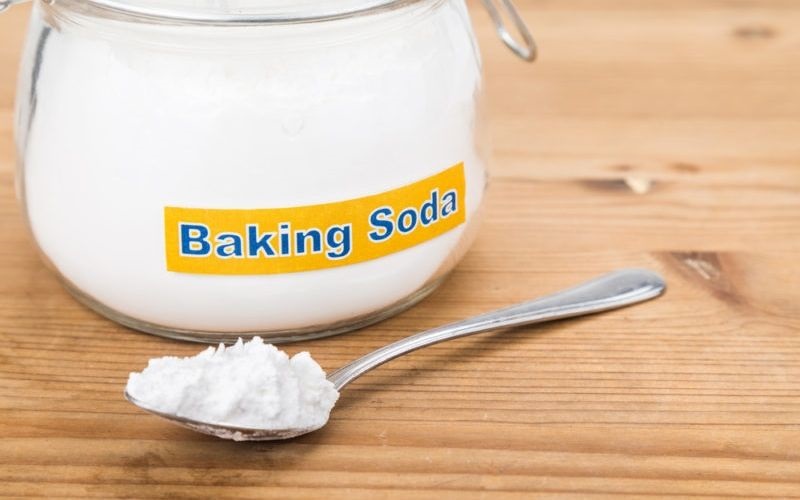 Baking soda có thể làm sạch vết mốc